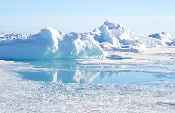 Pressure ridge and melt water at the Geographic North Pole 