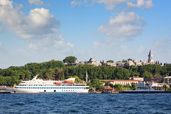 Mavi Marmara in port Istanbul; Topkapi Palace and harbor seen from above. Image ID: 73200640